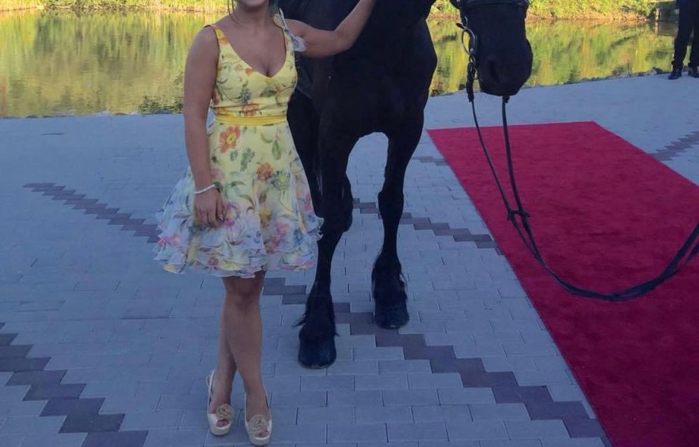 Vând rochița de ocazie