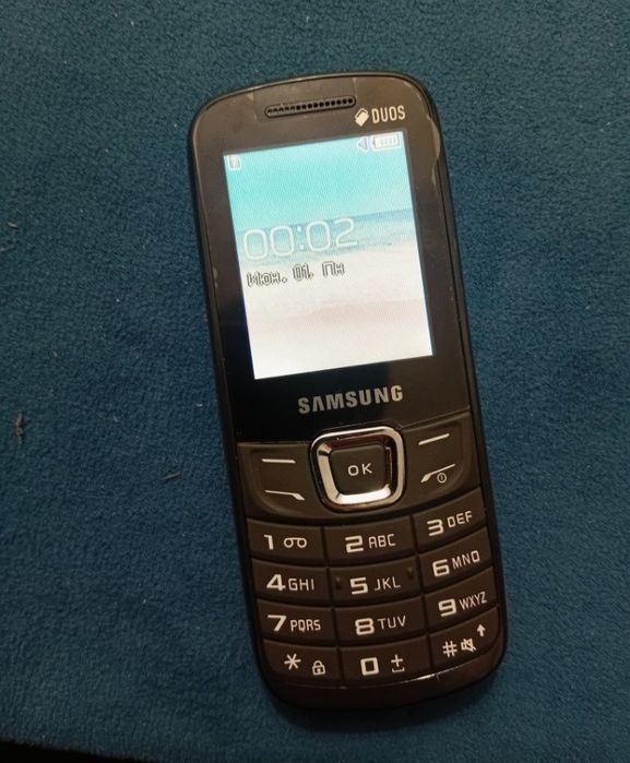 Продам простой телефон duos