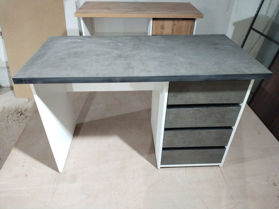 Столы компьютерные, письменные.