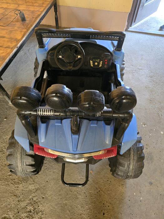 Машинка детская в хорошем состоянии