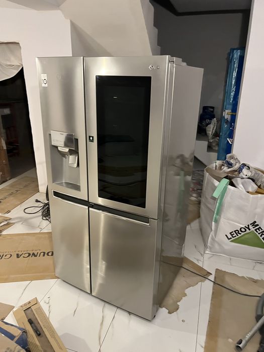 Frigider side by side LG Instaview