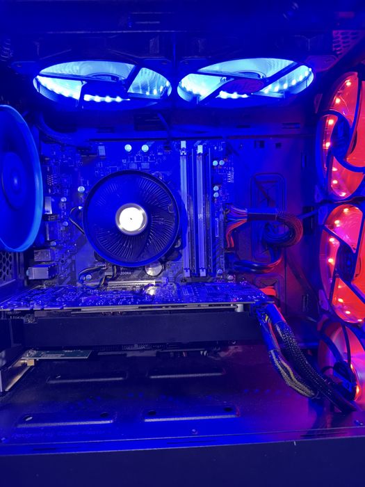 Pc gaming i7 7700 ram 16 gb , gtx 1070 8 g 256 biti ssd 256
