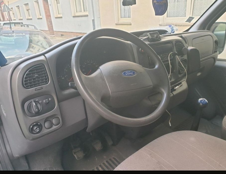 Продавам форд транзит 2006г 101к  2.0к без прехварлене