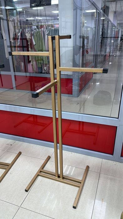 продам стойки для одежды