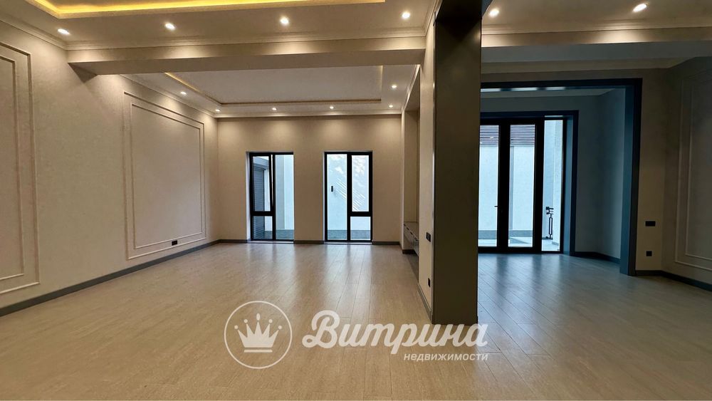 Дом в центре города, на 3-х сотках, общей площадью 610 кв.м