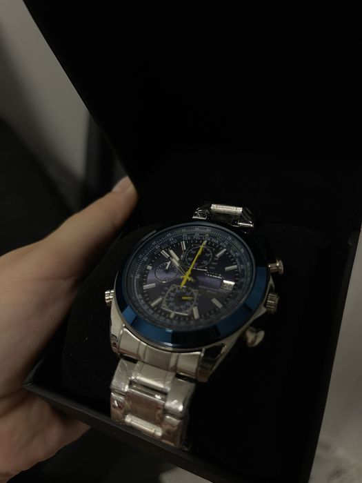 Ceas nou cu eticheta