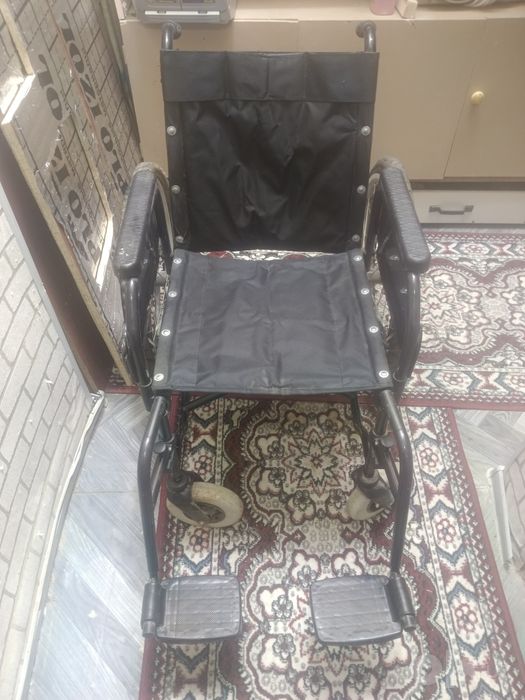 Продам инвалидную коляску