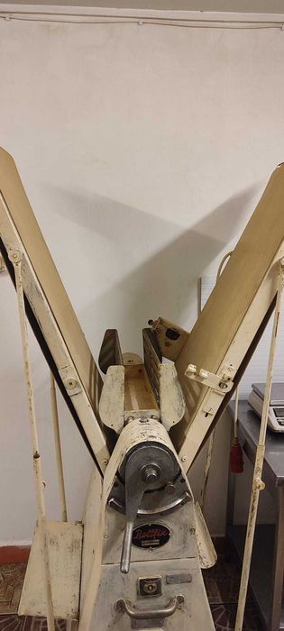 Masina de turat aluatul ROLLFIX