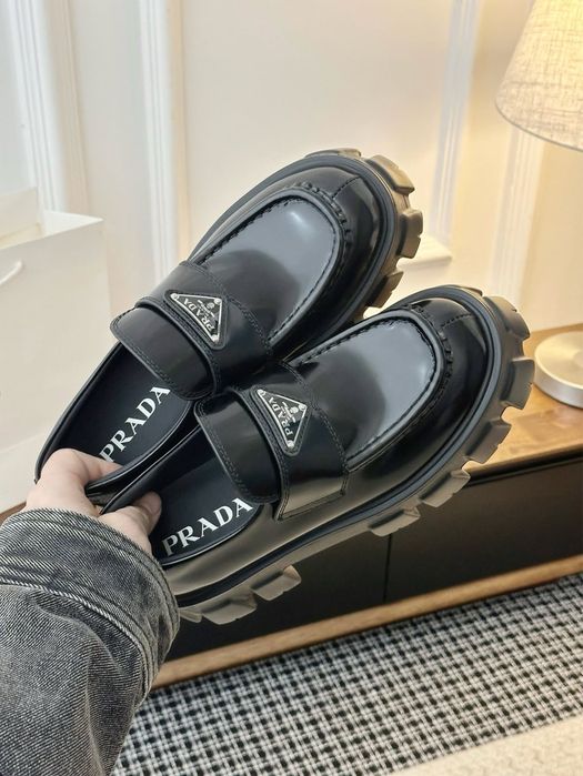 Лофъри  Prada.