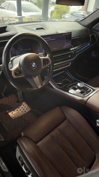 BMW Х7 40i.