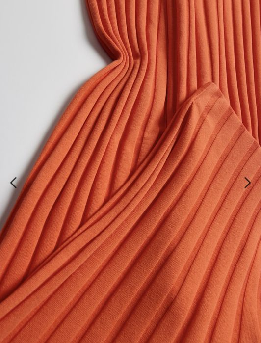 Комплект от две части в оранжево – размер S, нов с етикет