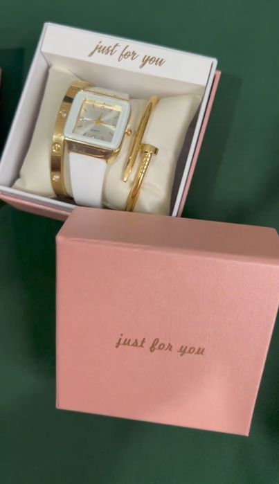 Ayollar uchun qo’l soati va brasleti.

 Latundan korpus, gipoalergen q