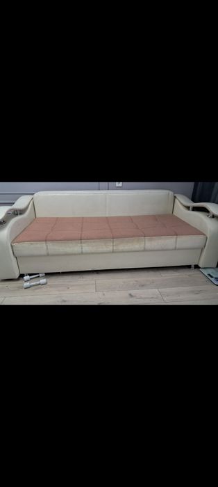 Диван в хорошем состоянии