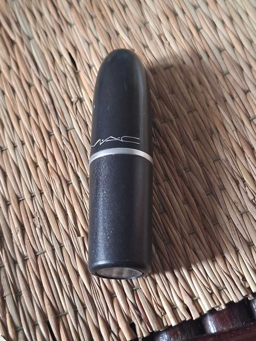 Червила MAC, Lancome, Estee Lauder, Fenty