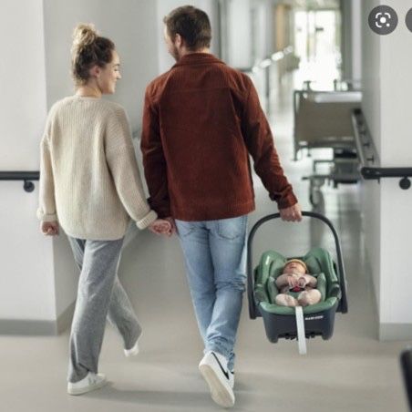 Scoica auto I-SIZE MAXI-COSI Pebble 360 cu baza Familyfix 360 PRO