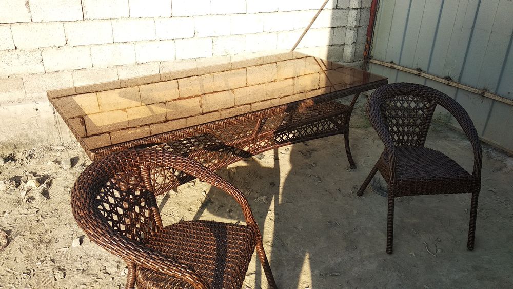 Ratan toʻqilgan  stol stul mahsulotlari.