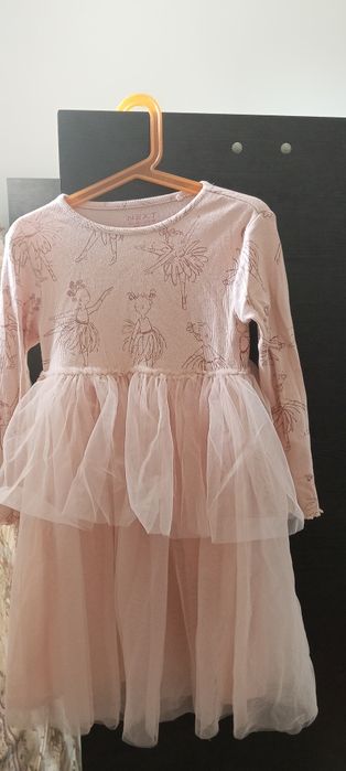 Продам платья б/у для девочки 5-6 лет