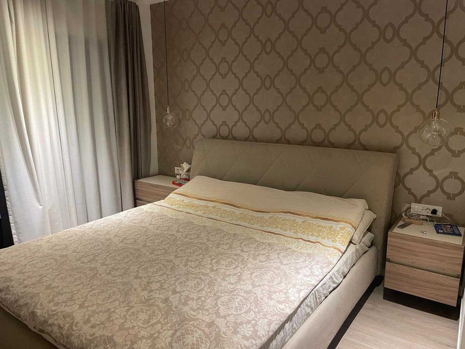 Mobila dormitor cu masuta machiaj (oglinda inclusa) + noptierele!!