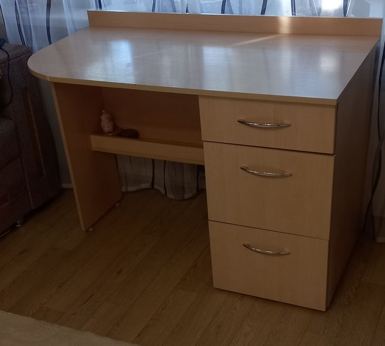 Продам компьютерный стол!