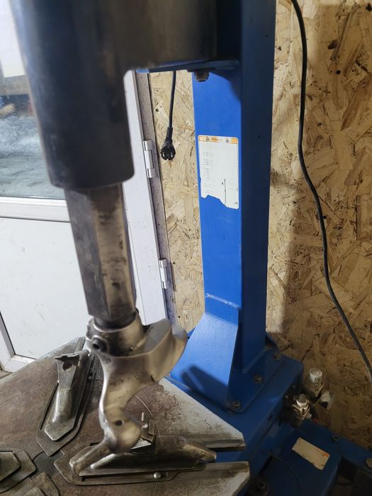 Станок шиномонтажный