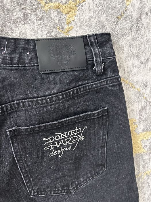 Blugi Ed Hardy, noi fara eticheta