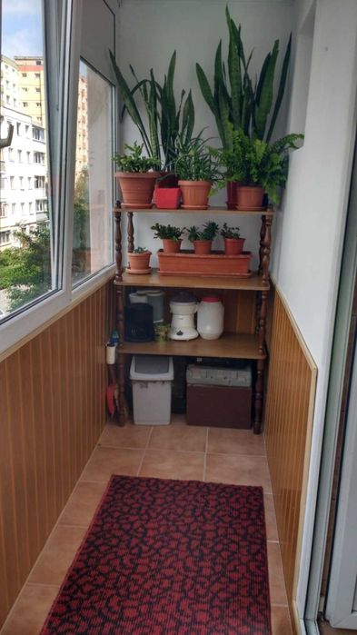 Apartament cu trei camere de vanzare zona Poienelor Astra