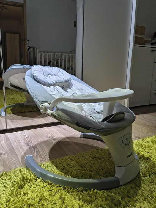 Leagăn copii cu telecomanda si muzica