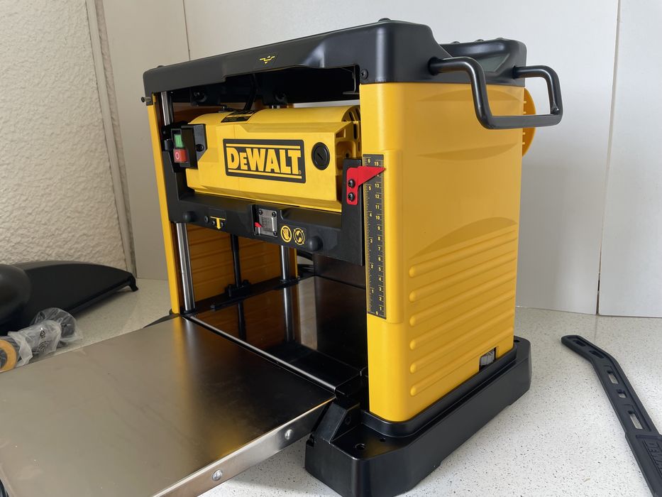 Dewalt DW733-QS, 1800W. Rindea Electrica / Masina de Rindeluit si Degrosat, Original Nou !