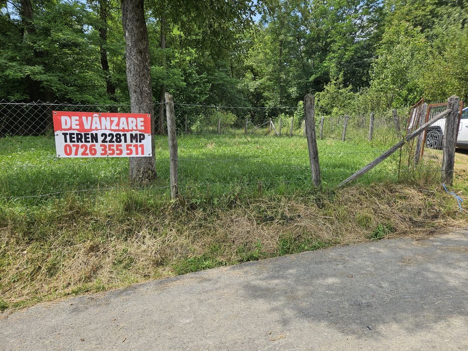 Vand Teren intravilan zona Varfuri, Dambovita