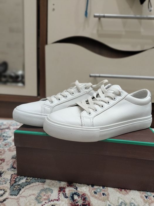 Продам белые кеды