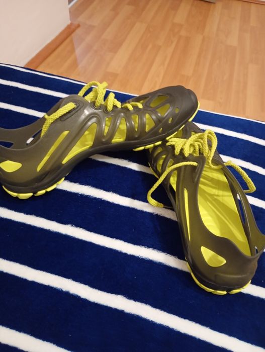 Se vinde o pereche Mocasini pt sport mărimea 43