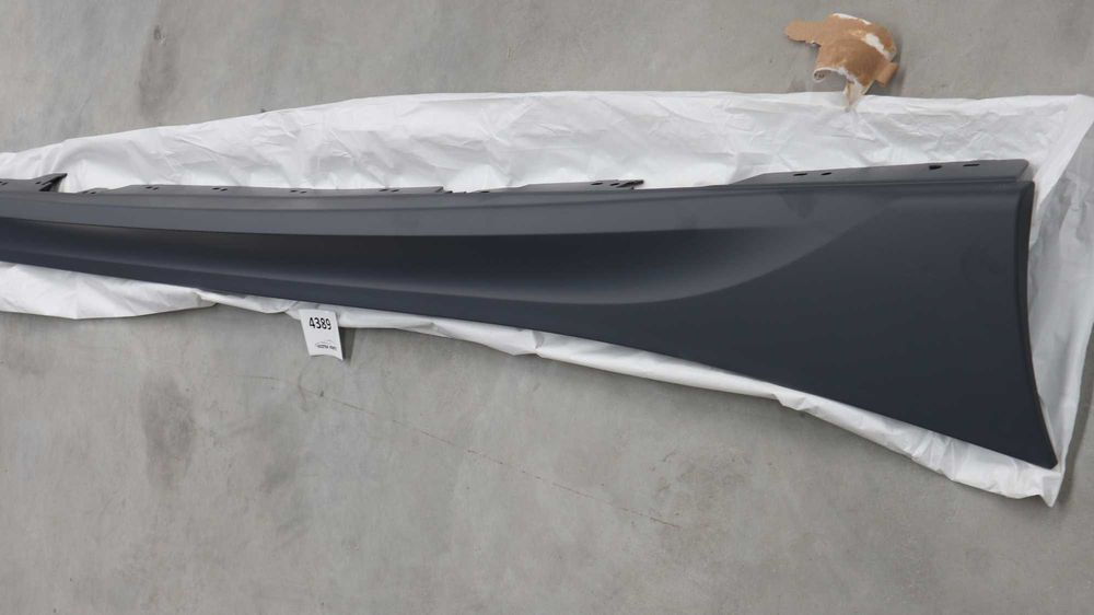 Чисто нов оригинален десен праг М пакет за БМВ Ф20 Ф21