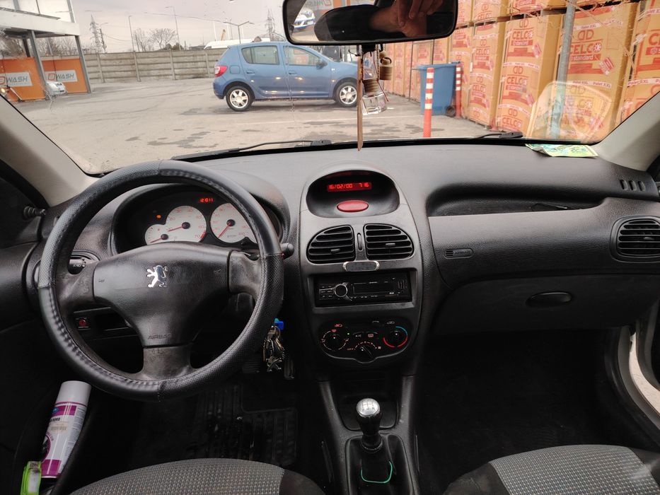 Vand Peugeot 206  sw
An de fabricatie 2004. Pret: 600sw0
Motor 1.4 ben