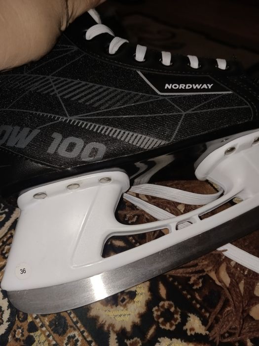 Продам коньки новые.р-р36.