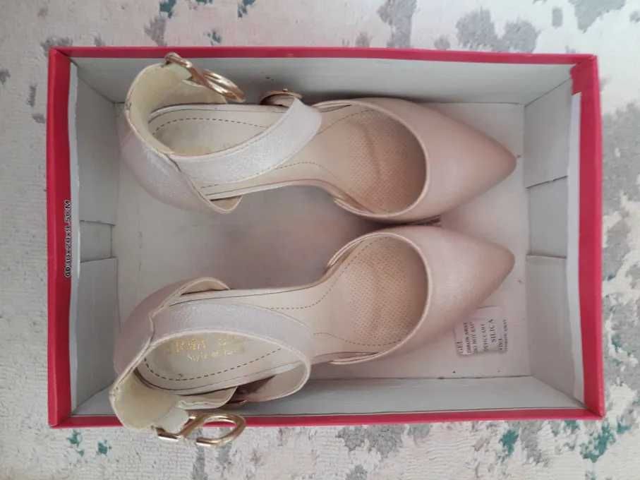 Продам женскую обувь 38 размер