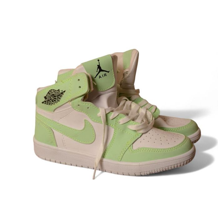 Nike Air Jordan 1 Mid - Дамски маратонки ПРОМО ЦЕНА!