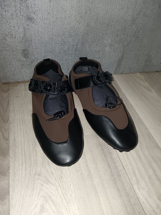 Pantofi Mary Jane stil Designer 

Sunt niște pantofi Mary