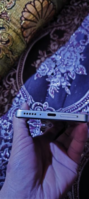 Redmi Not 13 full 8/128 ideal deyarli yangi 1 qol ishlatilgan tel.