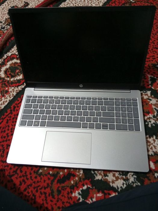 HP rysen 5 kulrang 512/8