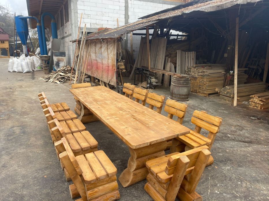 Leagane si mese rustice din lemn masiv