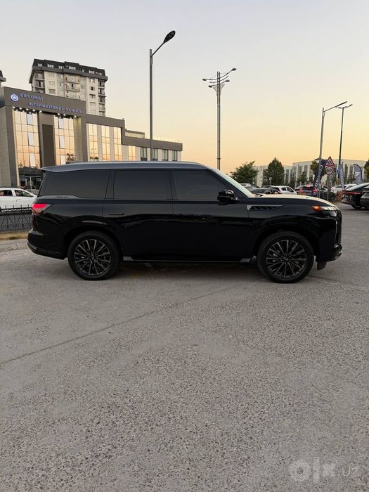 Infiniti QX80. 2025 Restayling