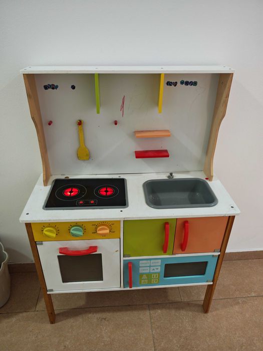 ДЕТСКА КУХНЯ - играчка за подрастващи