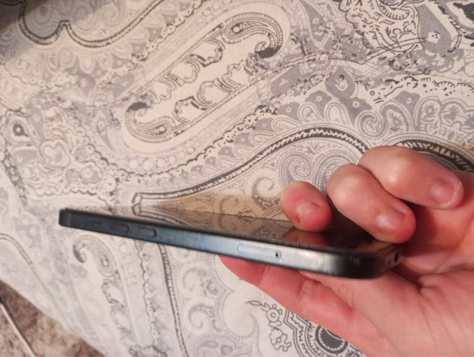 Продам Iphone 15