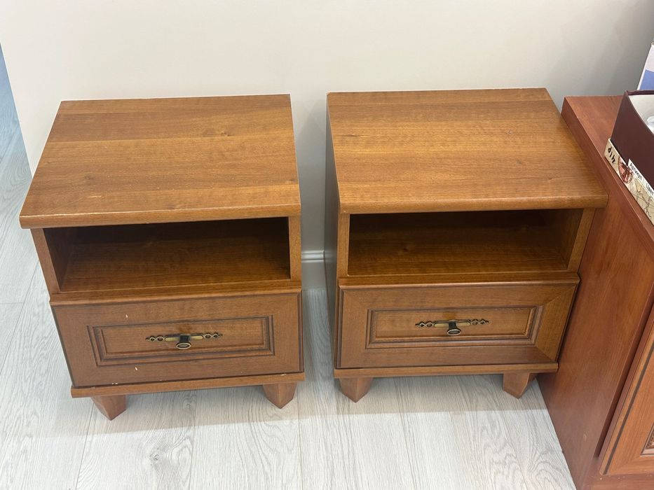 Прикроватные тумбы