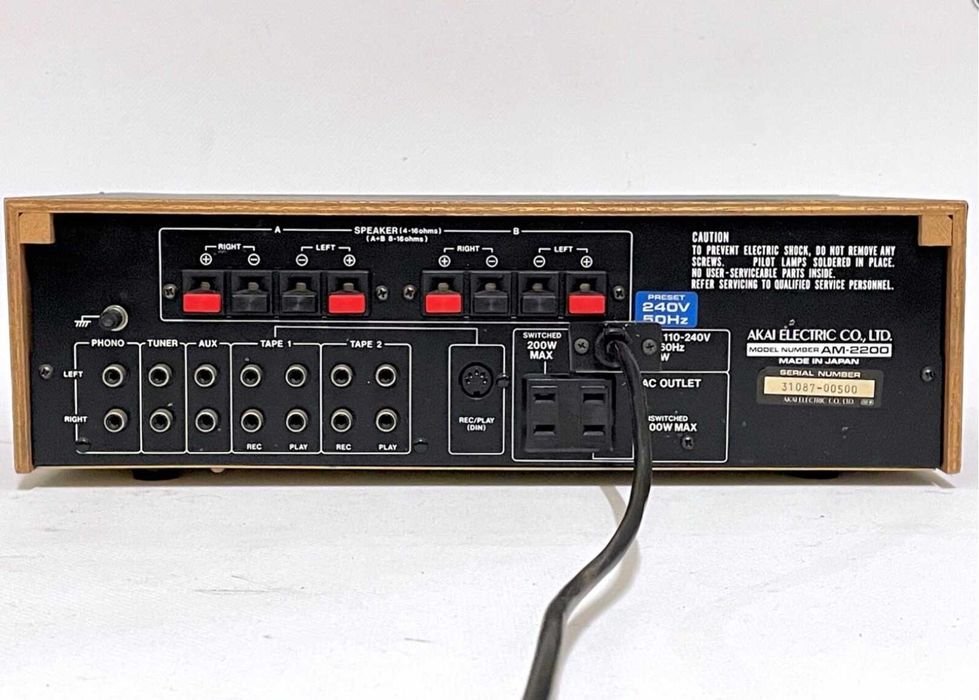 Стерео усилвател AKAI AM-2200