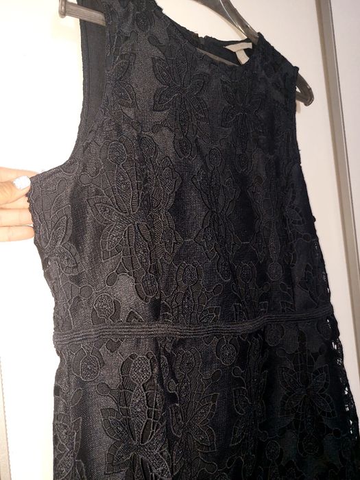 Тъмно синя дантелена рокля