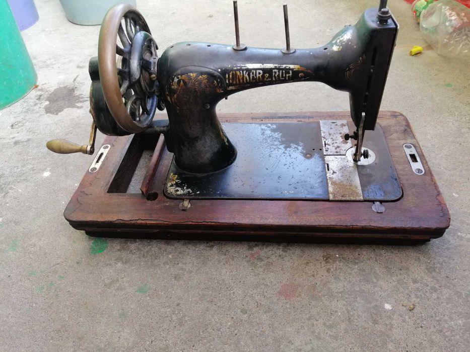 Стара немска ръчна шевна машина