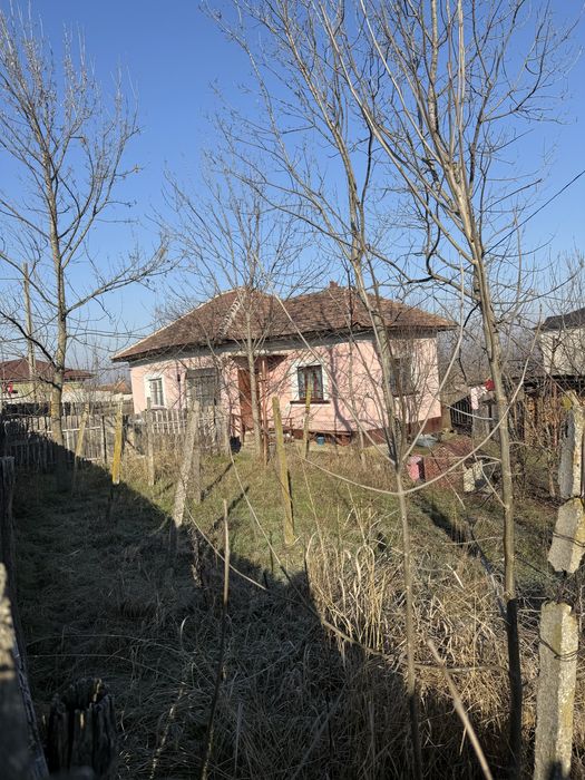 Casa cu 3 camere de vanzare in Predesti