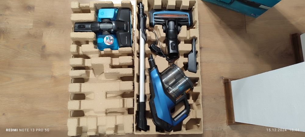 Вертикална прахосмукачка Philips FC6728