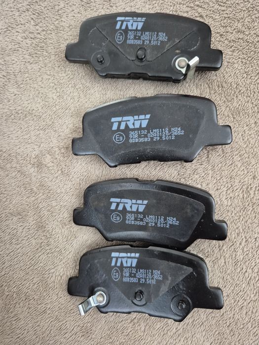 Plăcuțe frână spate TRW GDB3583 originale – Mitsubishi ASX / Peugeot 4008 / Citroen C4 Aircross / Mazda 6
